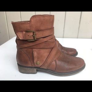 Latigo Ankle boots. Size 7 1/2. Brown.